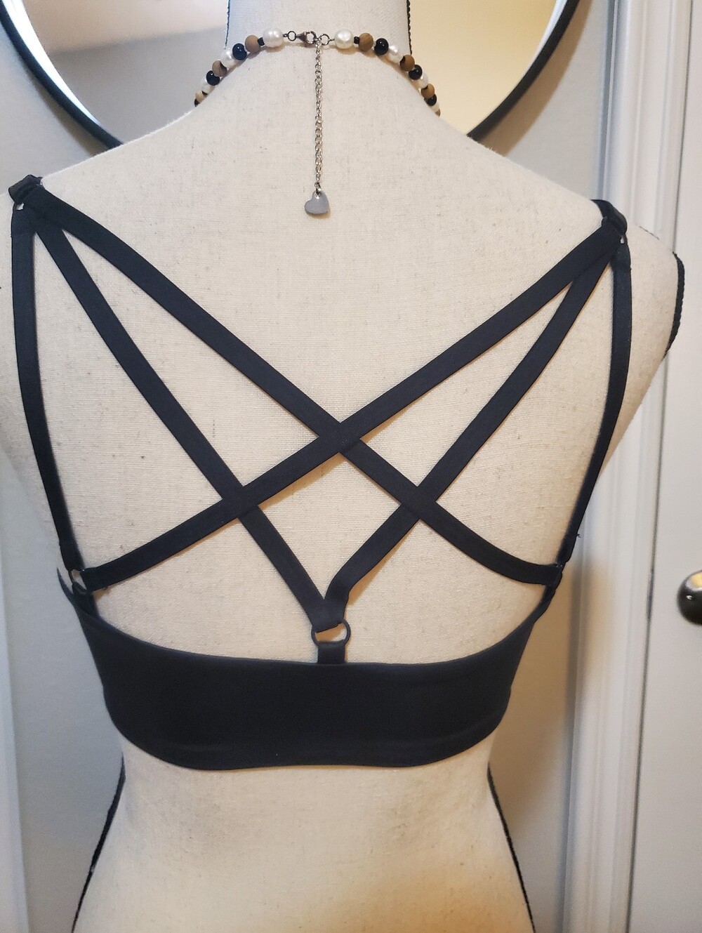 VICTORIAS SECRET STRAPPY PUSHUP BRA 32DDD PERFECT CONDITION!